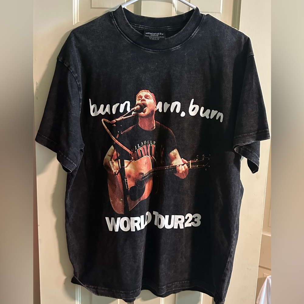 Zach Bryan 2023 burn burn burn concert tee shirt size medium